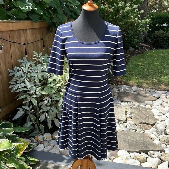 green emerald velvet dress Eliza J Green & Navy Sleeveless Fit & Flare Dress- Size XS – The Saved  Collection